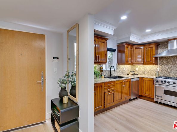 1878 Greenfield Avenue 104, Los Angeles CA 90025