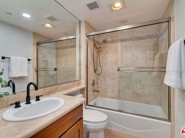 1878 Greenfield Avenue 104, Los Angeles CA 90025