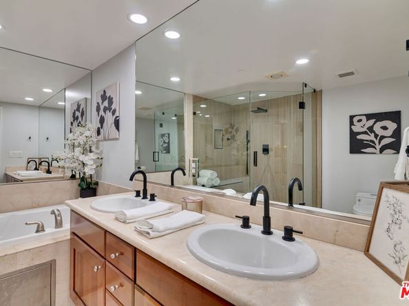 1878 Greenfield Avenue 104, Los Angeles CA 90025