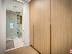 656 Huntley Drive 102, West Hollywood CA 90069