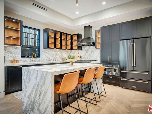 656 Huntley Drive 102, West Hollywood CA 90069