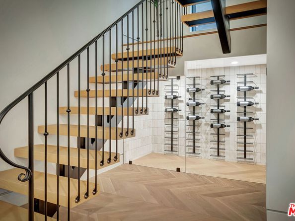 656 Huntley Drive 102, West Hollywood CA 90069