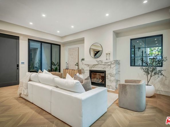 656 Huntley Drive 102, West Hollywood CA 90069