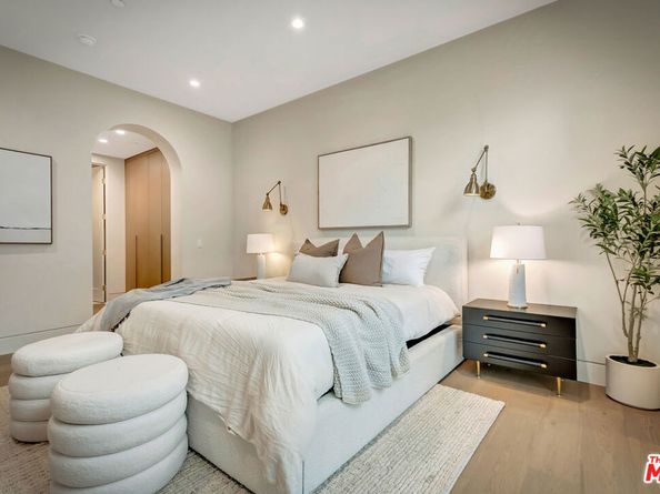 656 Huntley Drive 102, West Hollywood CA 90069