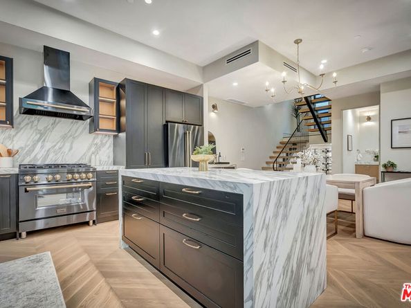 656 Huntley Drive 102, West Hollywood CA 90069