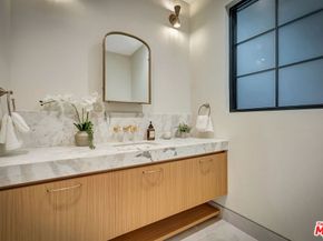 656 Huntley Drive 102, West Hollywood CA 90069