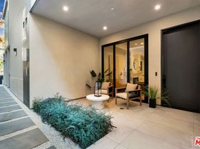 656 Huntley Drive 102, West Hollywood CA 90069