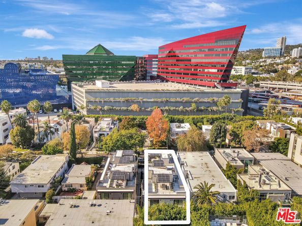 656 Huntley Drive 102, West Hollywood CA 90069