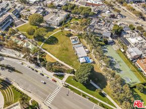 656 Huntley Drive 102, West Hollywood CA 90069