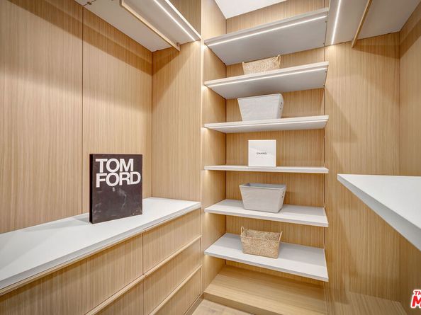 656 Huntley Drive 102, West Hollywood CA 90069