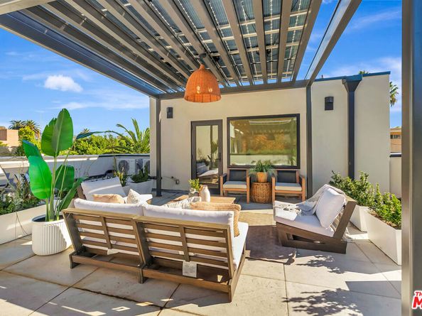 656 Huntley Drive 102, West Hollywood CA 90069