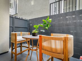 656 Huntley Drive 102, West Hollywood CA 90069