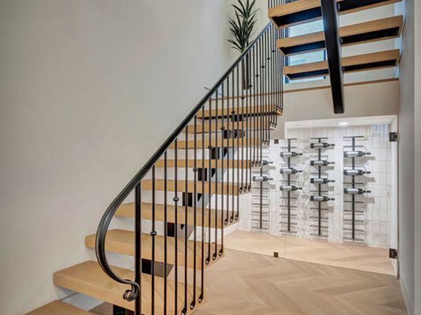 656 Huntley Drive 102, West Hollywood CA 90069