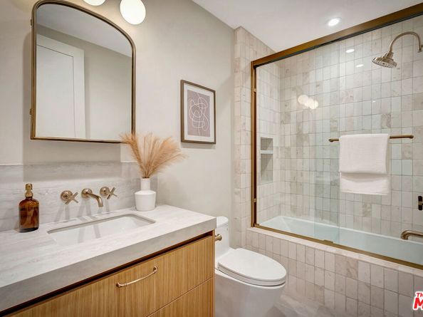 656 Huntley Drive 102, West Hollywood CA 90069