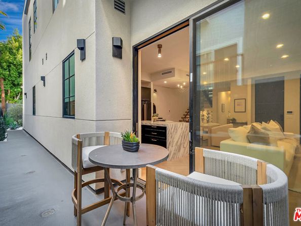 656 Huntley Drive 102, West Hollywood CA 90069