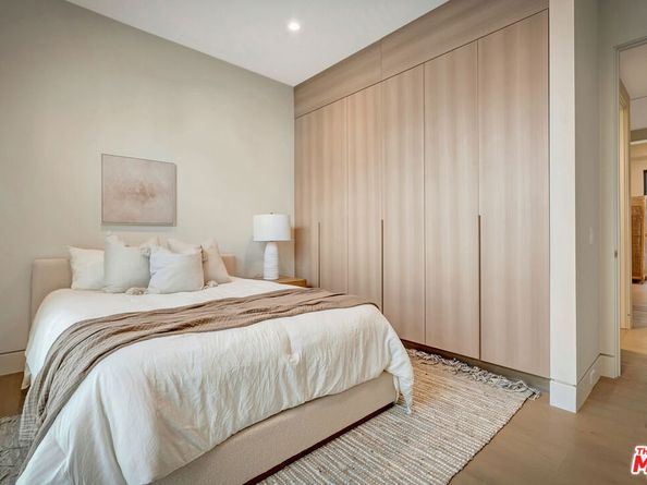 656 Huntley Drive 102, West Hollywood CA 90069