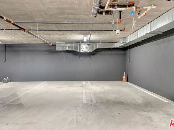 656 Huntley Drive 102, West Hollywood CA 90069