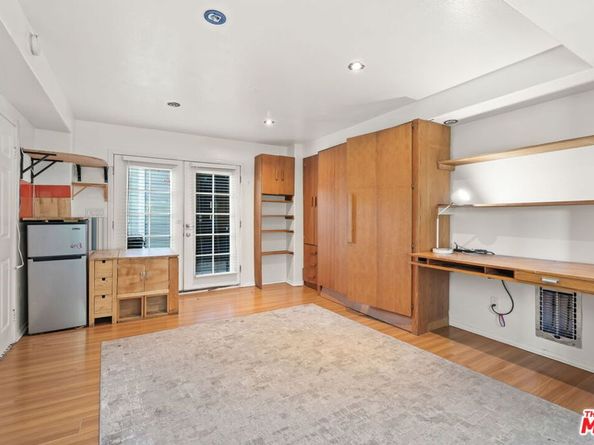 2142 Baxter Street, Los Angeles CA 90039