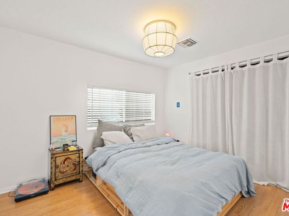 2142 Baxter Street, Los Angeles CA 90039