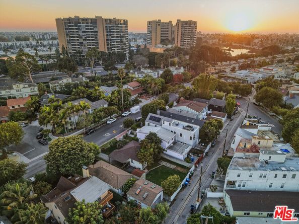 841 Oxford Avenue, Marina Del Rey CA 90292
