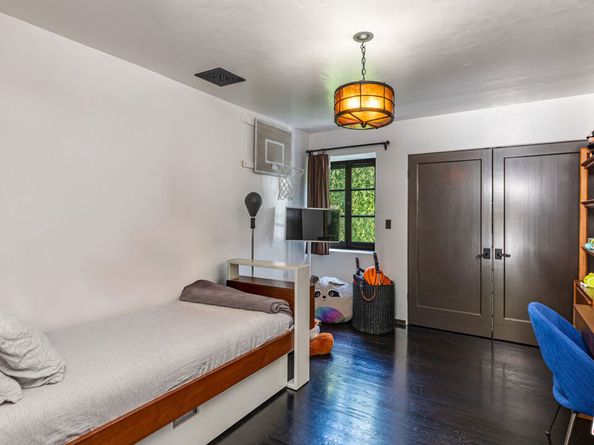 820 N Roxbury Drive, Beverly Hills CA 90210