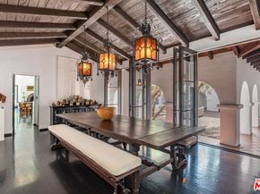 820 N Roxbury Drive, Beverly Hills CA 90210