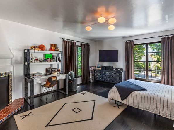 820 N Roxbury Drive, Beverly Hills CA 90210