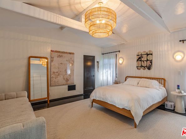 820 N Roxbury Drive, Beverly Hills CA 90210