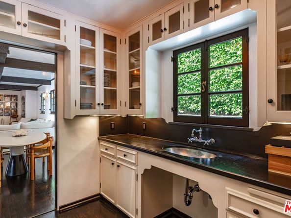 820 N Roxbury Drive, Beverly Hills CA 90210