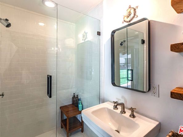 820 N Roxbury Drive, Beverly Hills CA 90210