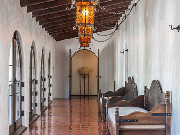 820 N Roxbury Drive, Beverly Hills CA 90210