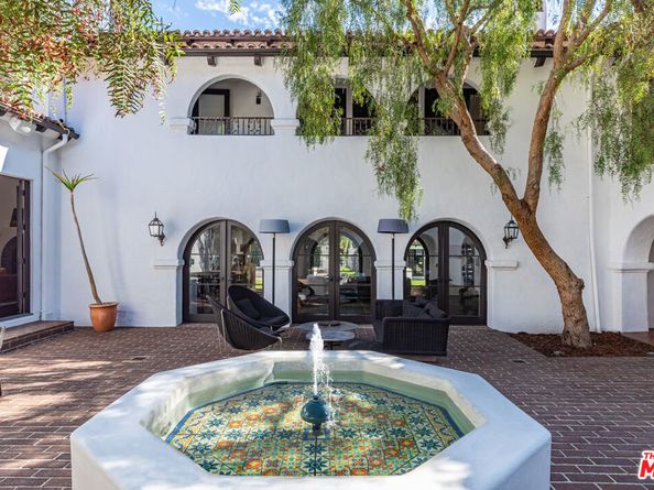 820 N Roxbury Drive, Beverly Hills CA 90210