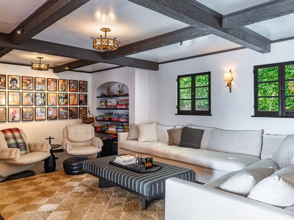 820 N Roxbury Drive, Beverly Hills CA 90210