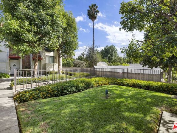 6540 Hayvenhurst Avenue 28, Lake Balboa CA 91406