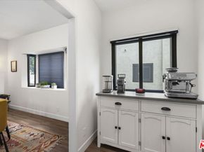6540 Hayvenhurst Avenue 28, Lake Balboa CA 91406