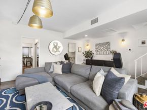 6540 Hayvenhurst Avenue 28, Lake Balboa CA 91406
