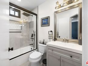 6540 Hayvenhurst Avenue 28, Lake Balboa CA 91406