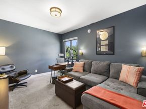 6540 Hayvenhurst Avenue 28, Lake Balboa CA 91406