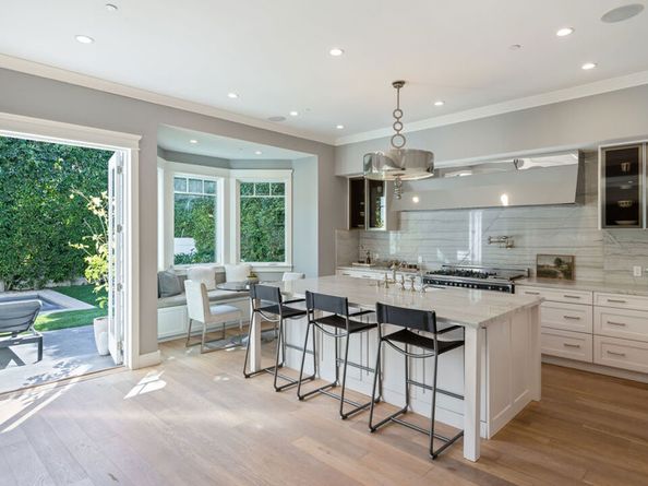 6336 Lindenhurst Avenue, Los Angeles CA 90048