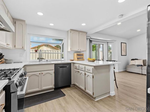 1127 La Tortuga, Vista CA 92081