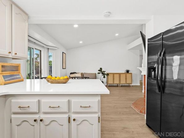 1127 La Tortuga, Vista CA 92081