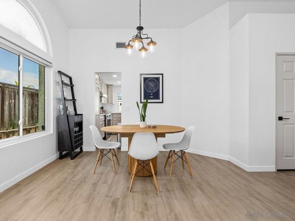 1127 La Tortuga, Vista CA 92081