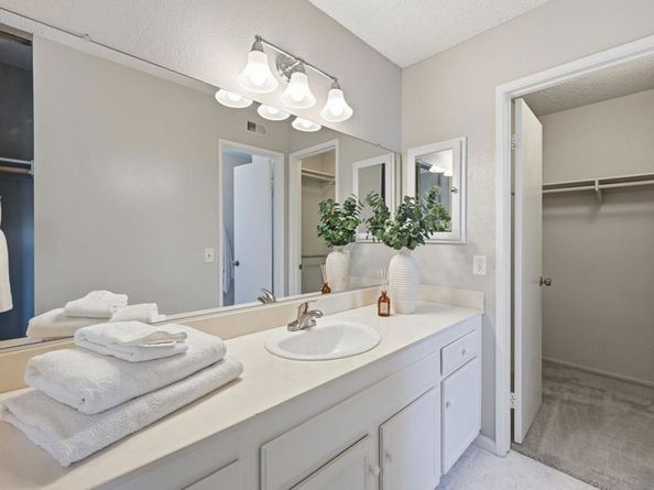 2591 Regent Rd, Carlsbad CA 92010