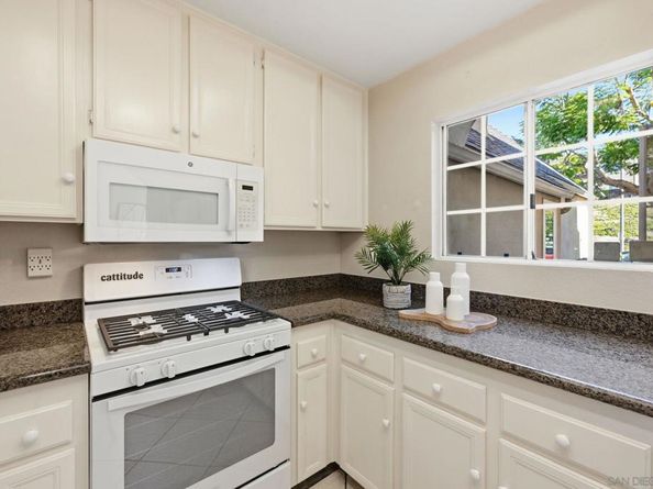 2591 Regent Rd, Carlsbad CA 92010