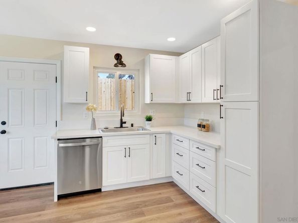 9188 Valencia St, Spring Valley CA 91977