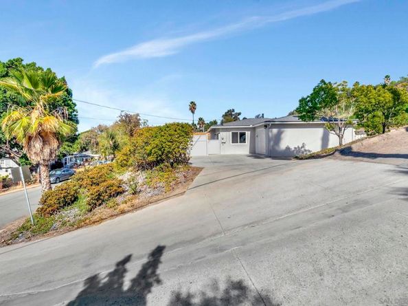 9188 Valencia St, Spring Valley CA 91977