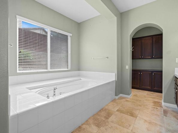 3252 Hidden Estate Lane, Escondido CA 92027