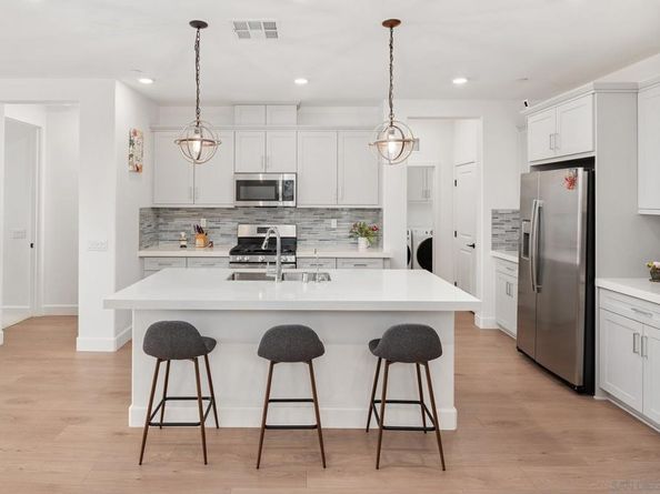 1091 Barry Pl, Escondido CA 92026