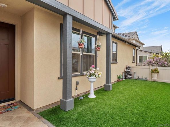 1091 Barry Pl, Escondido CA 92026