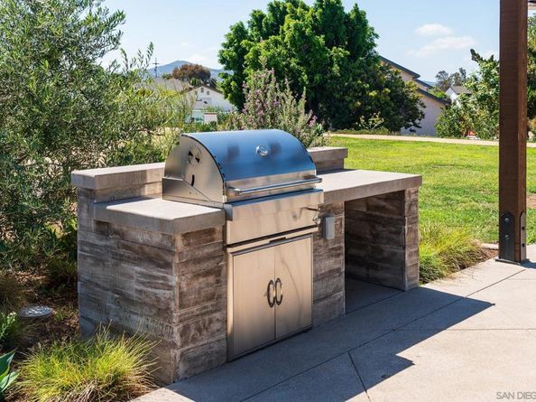 1091 Barry Pl, Escondido CA 92026